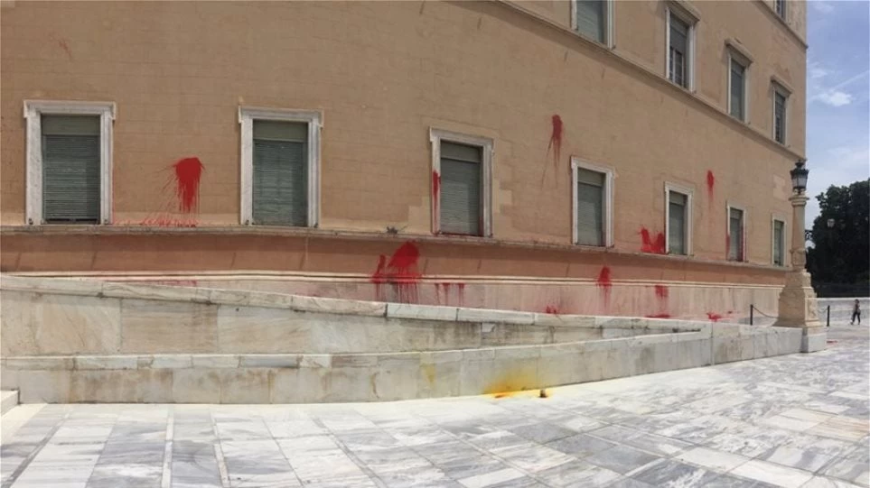 Μέλη του Ρουβίκωνα πλήρωσαν εγγυήσεις €60.000 με συναυλίες και… δάνειο